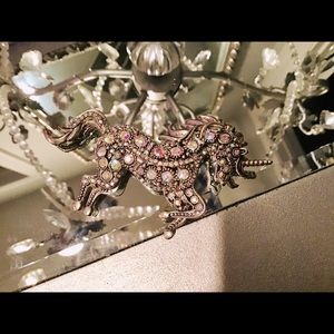Beautiful unicorn crystal brooch so pretty!